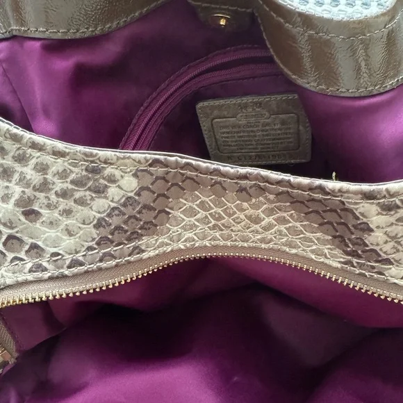 Coach Snakeskin print triple compartment bag, with matching wallet - Picture 5 of 6